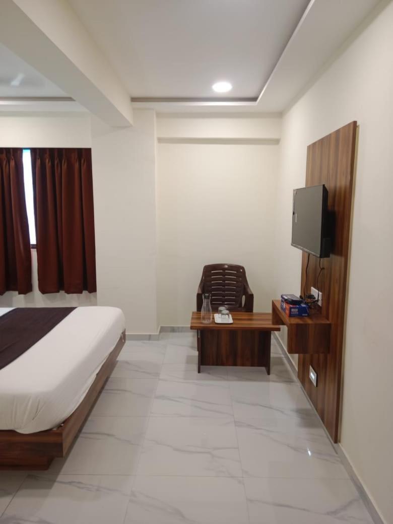 Hotel Sun Shine Ahmedabad Exterior foto