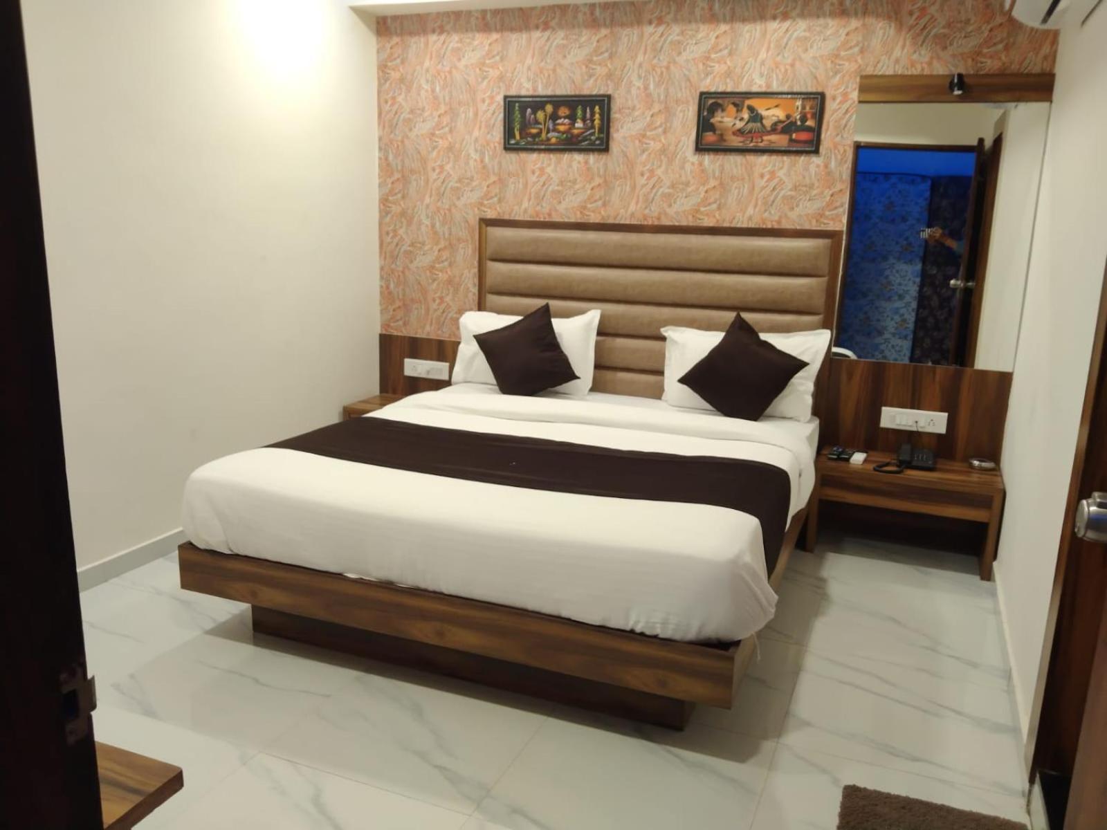Hotel Sun Shine Ahmedabad Exterior foto